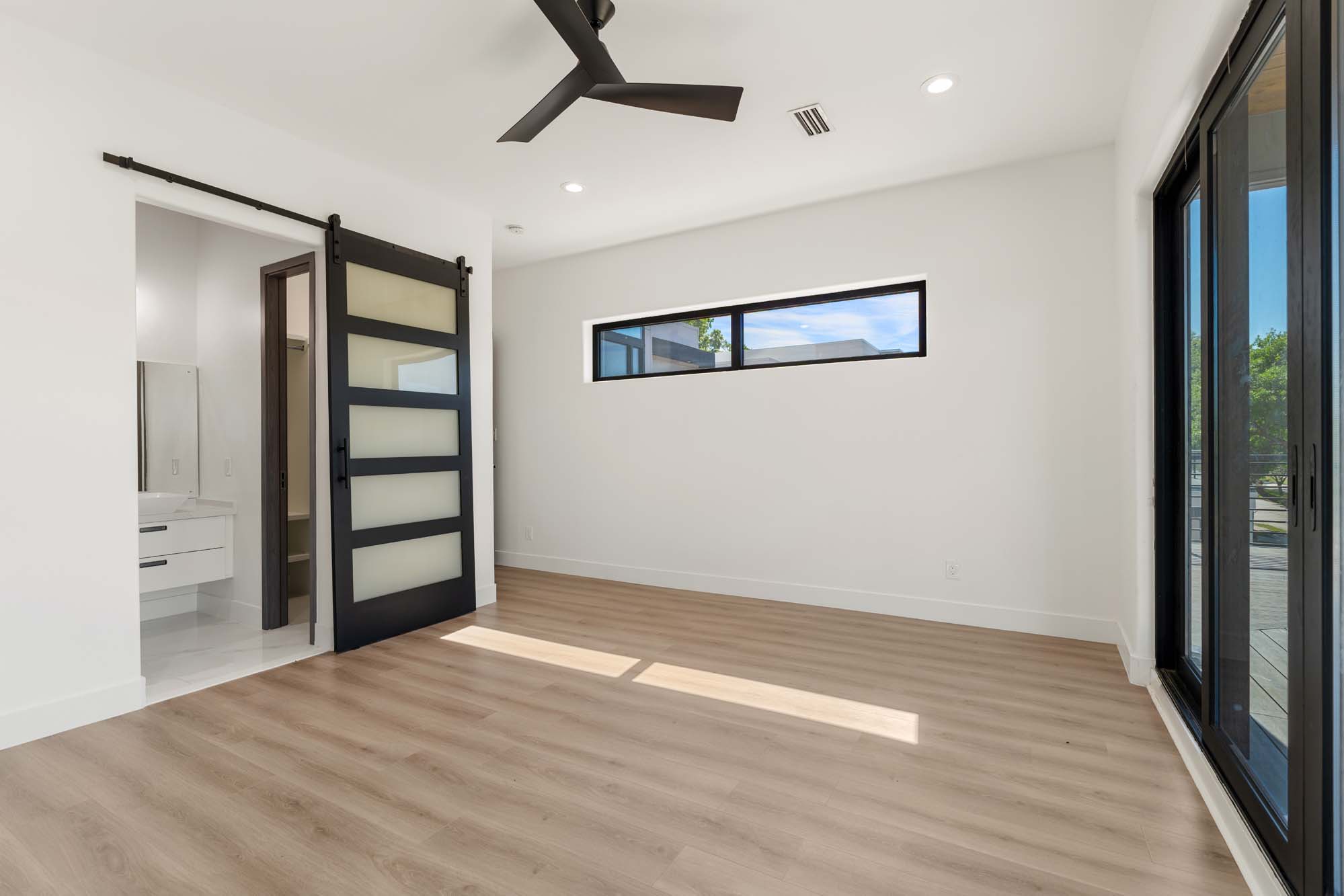 Bedroom — secondary view