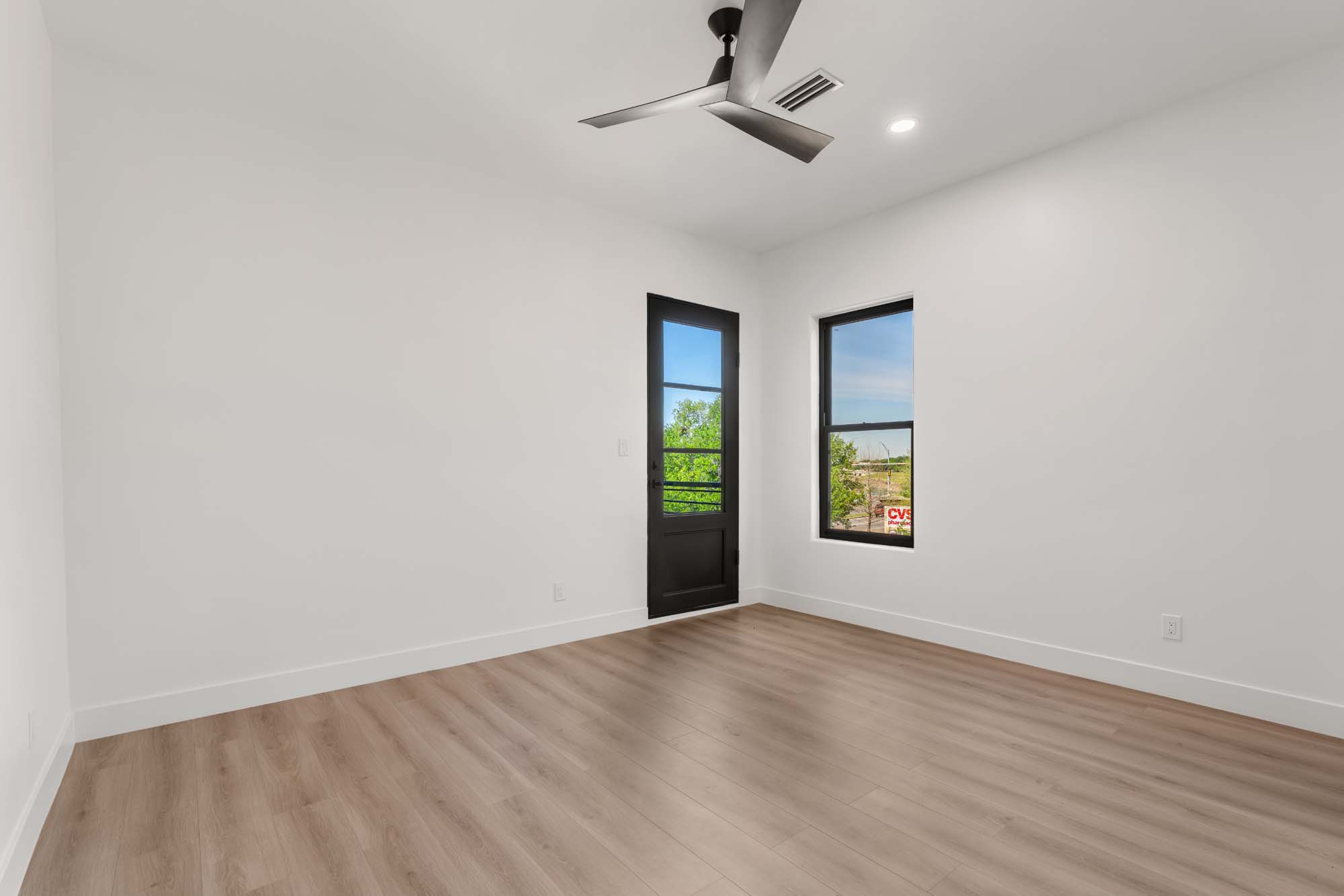 Bedroom — secondary suite