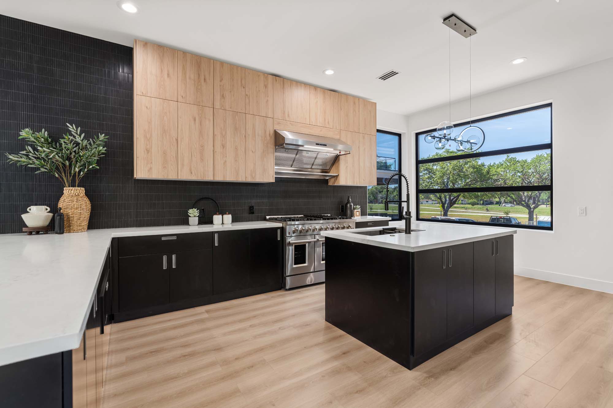 Kitchen — backsplash detail